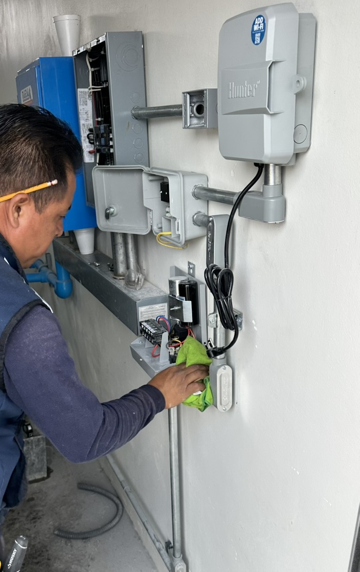 Instalación de equipos de control para riego automático